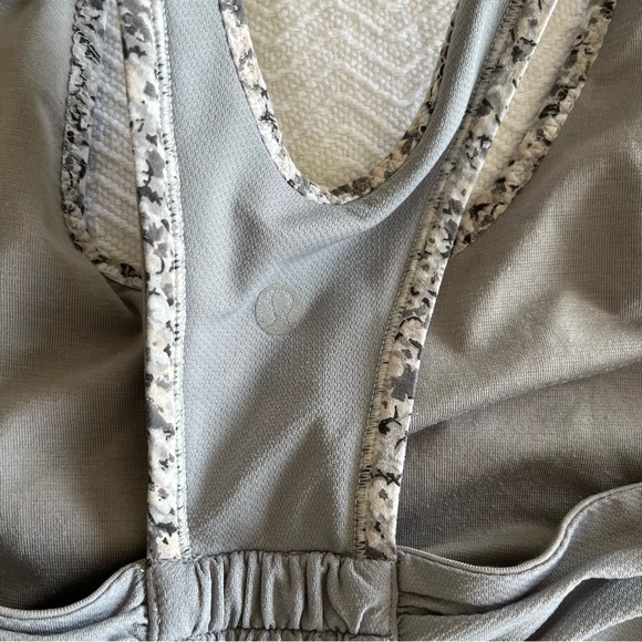 Lululemon Racerback Grey Floral Turbo Tank Tone It Built in Bra - Picture 7 of 11